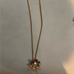 Gold Flower Pendant Necklace